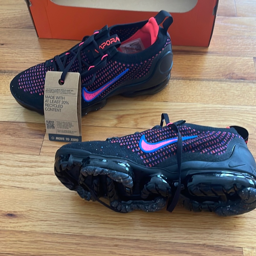 Womens Vapor Max Nike Sneaker